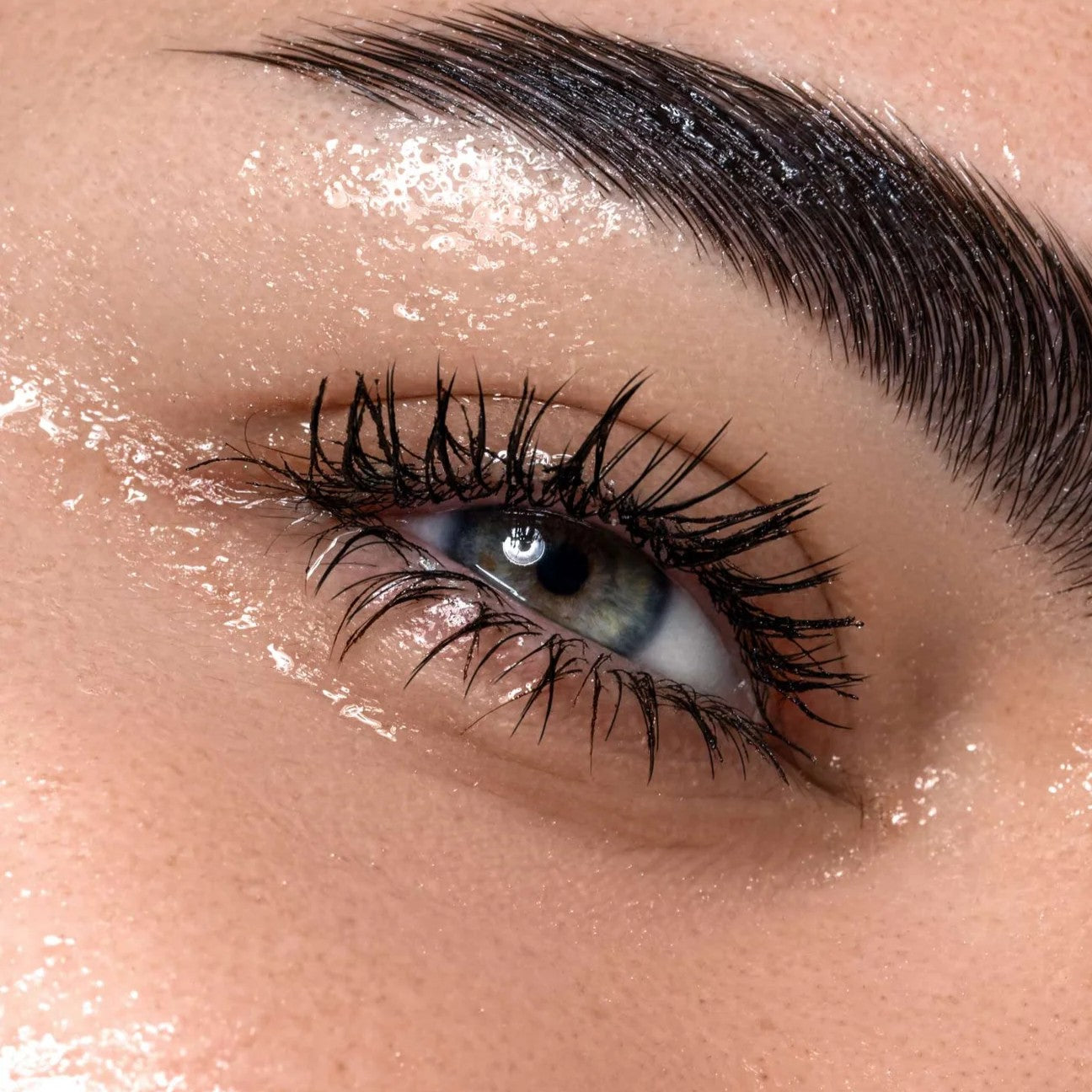 Mascara The Universal Volume Waterproof Astra