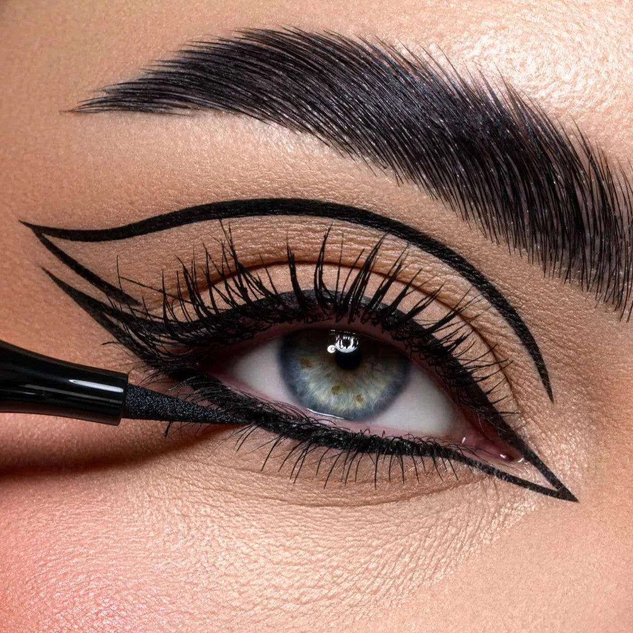 Eyeliner Subliminal Pro-Liner 16H Nero Intenso Astra